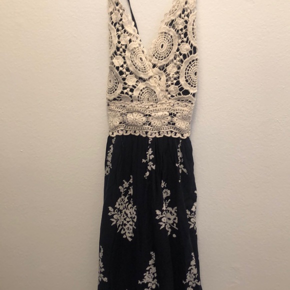 Navy and White floral maxi dress - Picture 4 of 6